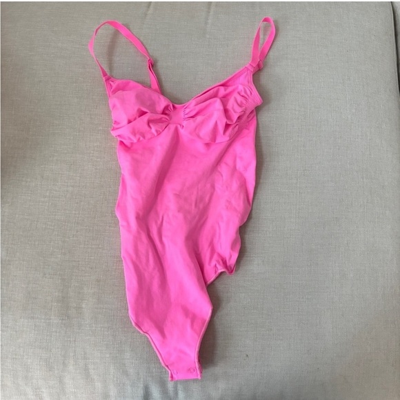 Skims Shapewear Bodysuit Seamless Thong Bodysuit New XS Pink - Picture 2 of 3